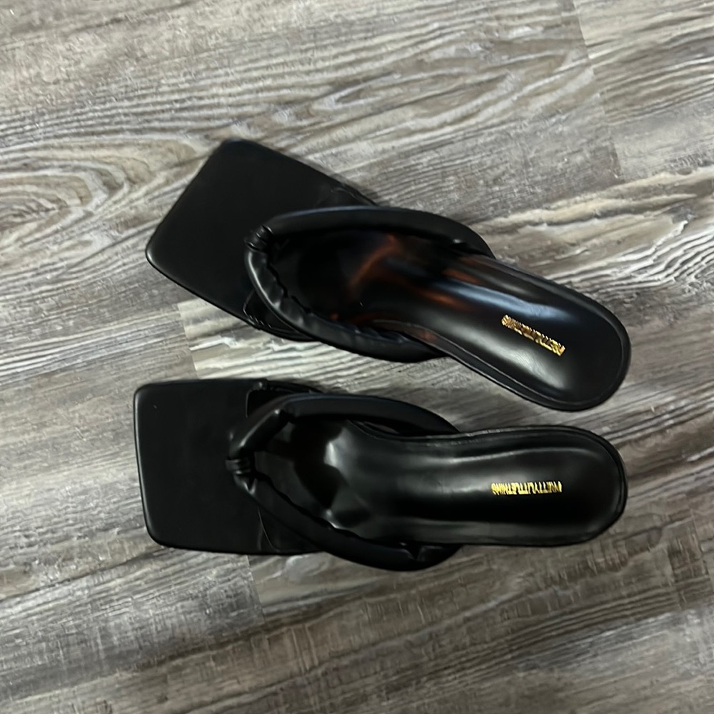 Thong square toed sandal heel